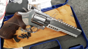 Smith & Wesson - S&W 686 Ultimate Champion - Matchrevolver